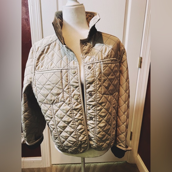 Black/Tan Reversible Quilted Jacket with Snap Closure - Picture 5 of 7